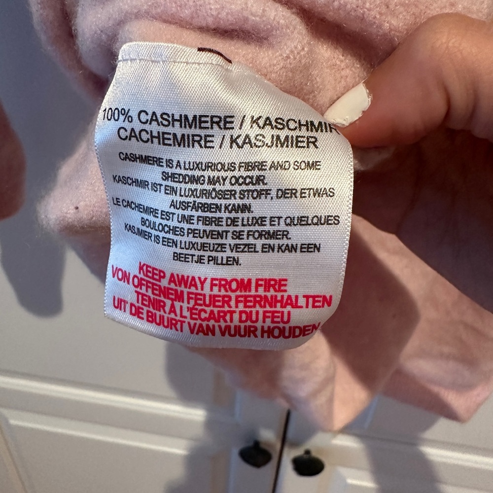 Sold out Brodie Cashmere pink star sweater - Picture 3 of 4